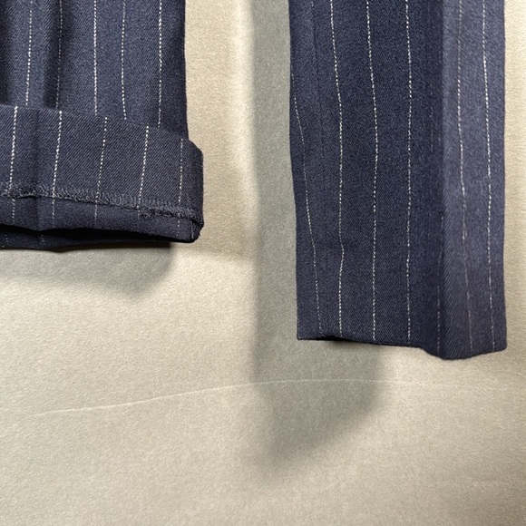 Halogen women’s dress pants, blue with fine pinstripes, size 4, like new - Picture 6 of 6